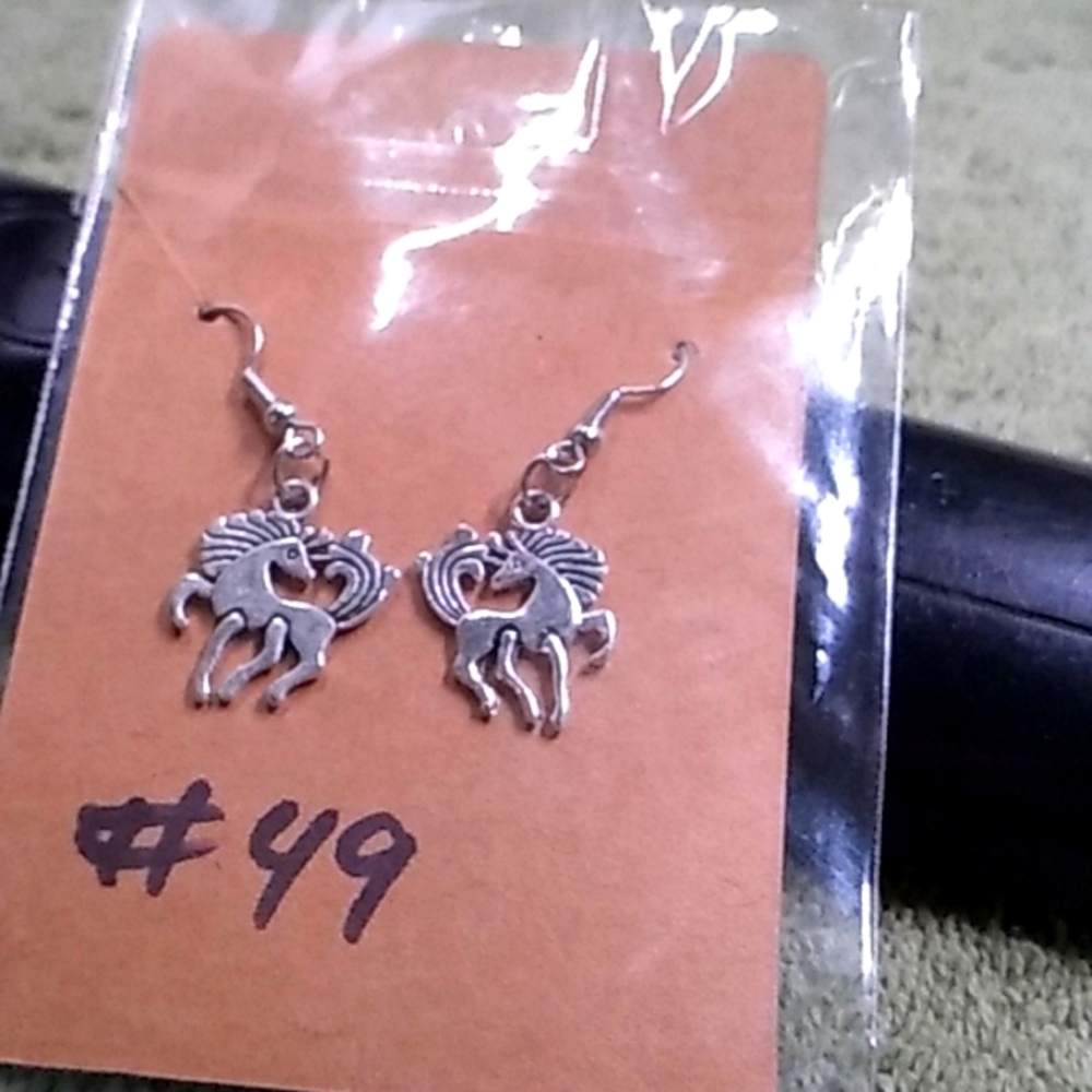 Silver tone horse print earrings